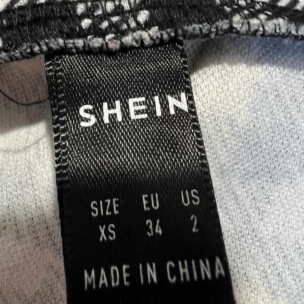 Shein black and white checkered skirt with slit on thigh size XS or US 2. - Picture 6 of 7